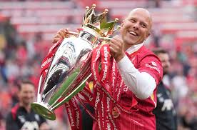 “Jangan Panik Isi Slip! Strategi Mix Parlay Bola ala Kebijakan Transfer Liverpool”